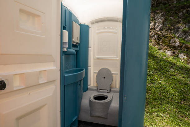 Porta potty delivery and setup in Lansing, MI